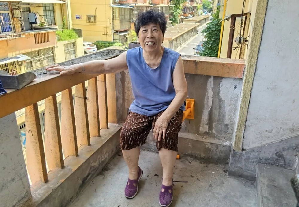 适老化改造新举措|完美体育客服_完美(中国)
集团为工人路社区添置便民休息椅